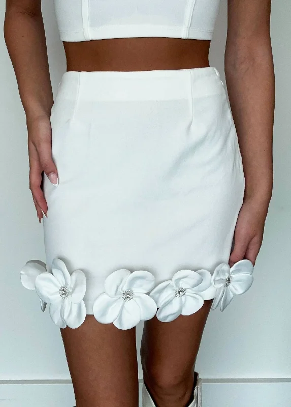 Elegant Style Floral Applique Mini Skirt In Bright White