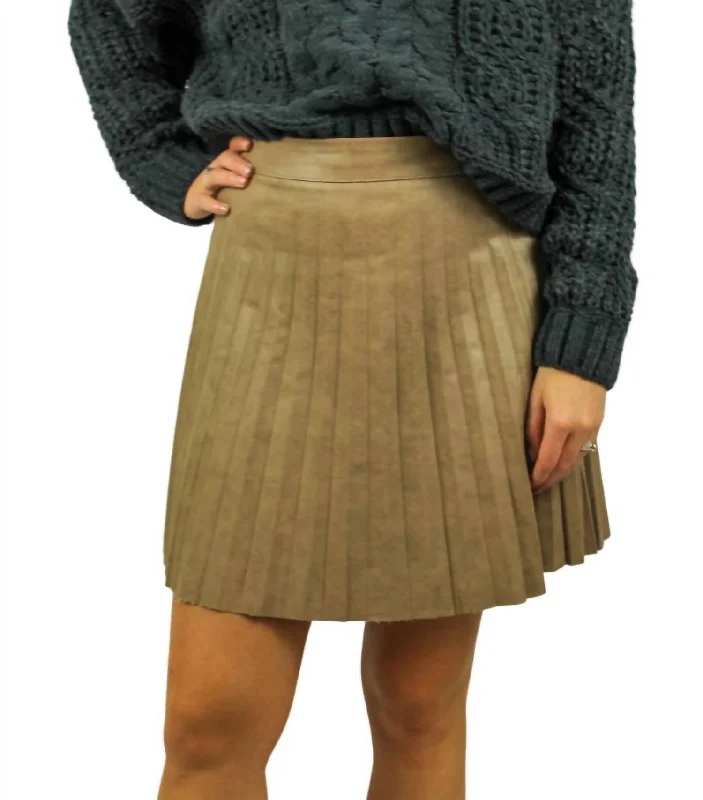 Women's Fashion Hotspots Leather Pleated Skirt In Light Mocha